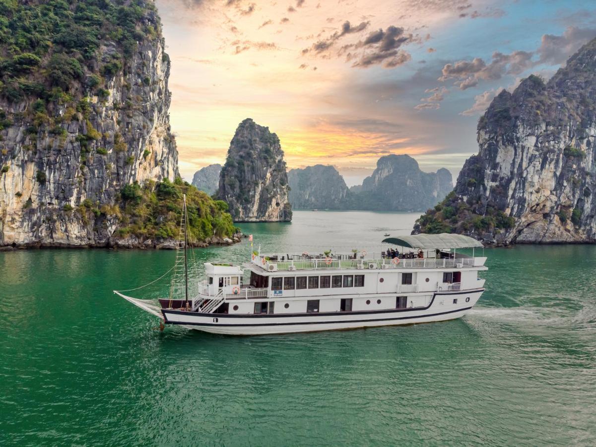 Hotel Legend Cruise Hạ Long Exterior foto