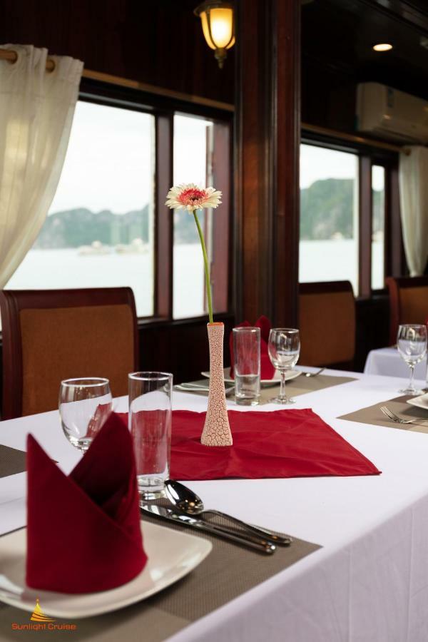 Hotel Legend Cruise Hạ Long Exterior foto